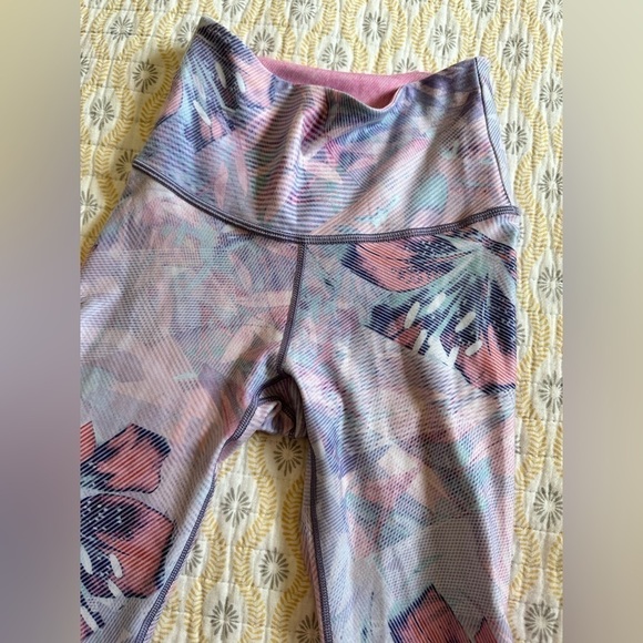Peloton XS Pink/Purple Capri Leggings - Picture 3 of 8
